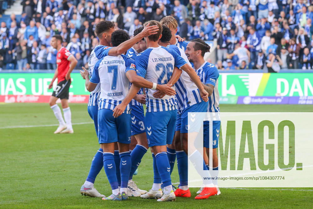 Fussball - 2.Bundesliga 1.FC Magdeburg - Hannover 96, v.l. Jubel nach dem 2:0 durch Emmanuel Iyoha (Magdeburg, 8) Magdeburg