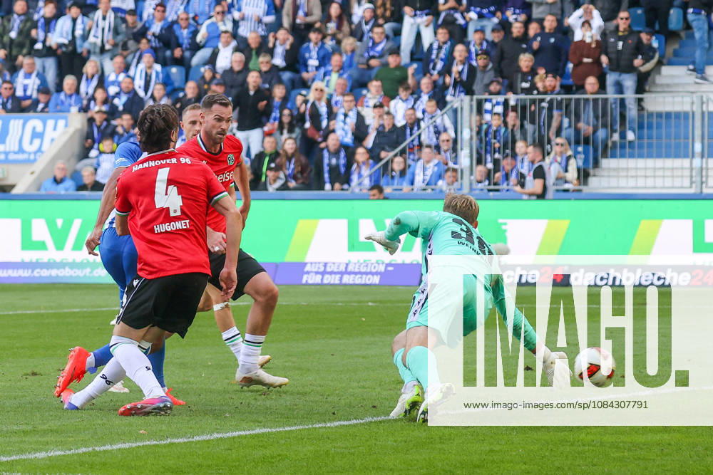 Fussball - 2.Bundesliga 1.FC Magdeburg - Hannover 96, v.l. Tor zum 2:0 durch Emmanuel Iyoha (Magdeburg, 8) Magdeburg
