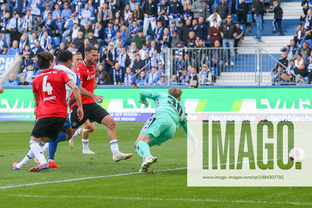 Fussball - 2.Bundesliga 1.FC Magdeburg - Hannover 96, v.l. Tor zum 2:0 durch Emmanuel Iyoha (Magdeburg, 8) Magdeburg