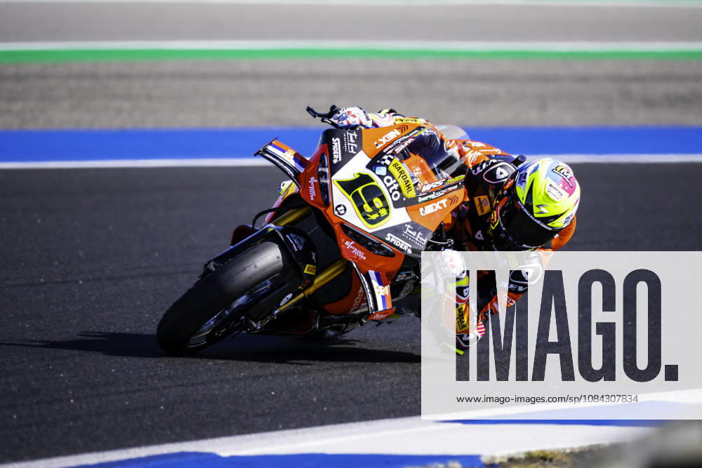 Alvaro Bautista of Barni Spark Racing Team in action during the Superpole of the FIM Superbike World Championship, WM, Weltmeisterschaft at Circuito Estoril on October 10, 2026 in Cascais, Portugal. Cascais Portugal - ZUMAr200 20261010_zsp_r200_022