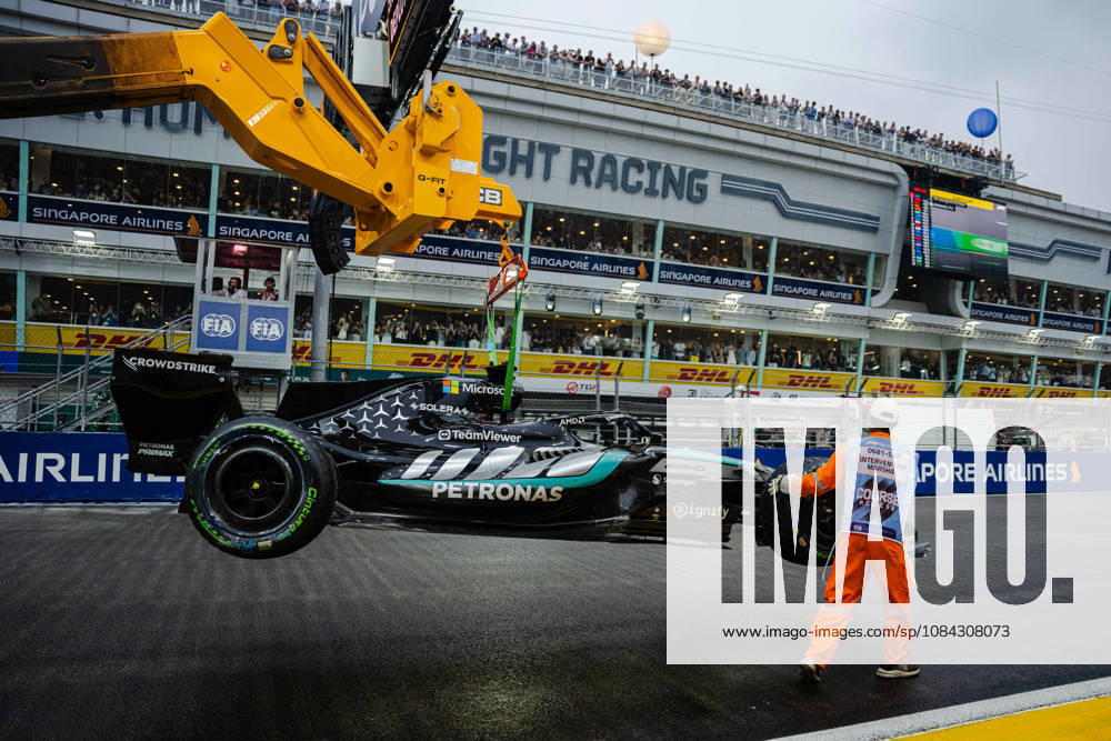 2026 Formula 1 Singapore Grand Prix - Sprint GEORGE RUSSELL (GBR) of Mercedes-AMG PETRONAS Formula One Team CRASH Sprint Race on SATURDAY during the 2026 FORMULA 1 SINGAPORE AIRLINES SINGAPORE GRAND PRIX 2026 at MARINA BAY STREET CIRCUIT SINGAPORE on October 10, 2026. Photo by Tan Jun Da ABACAPRESS.COM Singapore Singapore