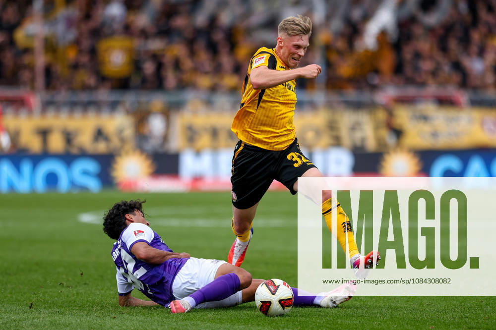 2026.10.10, Fußball, 2. Bundesliga, VfL Osnabrück - SG Dynamo Dresden, Stadion an der Bremer Brücke, 7.Spieltag, Saison 2026 2027: Jonas Sterner (SG Dynamo Dresden 32) gewinnt Zweikampf gegen Jonathan German Gomez (VfL Osnabrueck 42) DFB regulations prohibit any use of photographs as image sequences and or quasi-video. Photo: WilkowskixPressefotoKochx Niedersachsen Deutschland