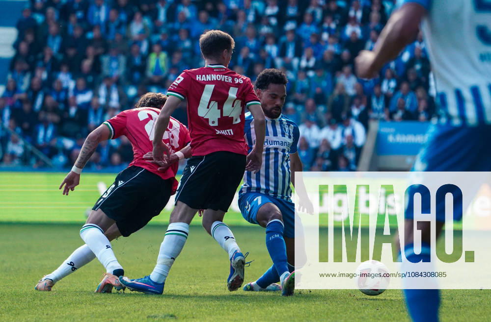 Deutschland: Fussball 2. Bundesliga 2026 2027, 7. Spieltag - 1. FC Magdeburg vs Hannover 96 - Avnet Arena (Magdeburg): im Zweikampf Herbert Bockhorn (1. FC Magdeburg, 7) Emir Sahiti (Hannover 96, 44) Magdeburg Avnet Arena Niedersachsen Deutschland