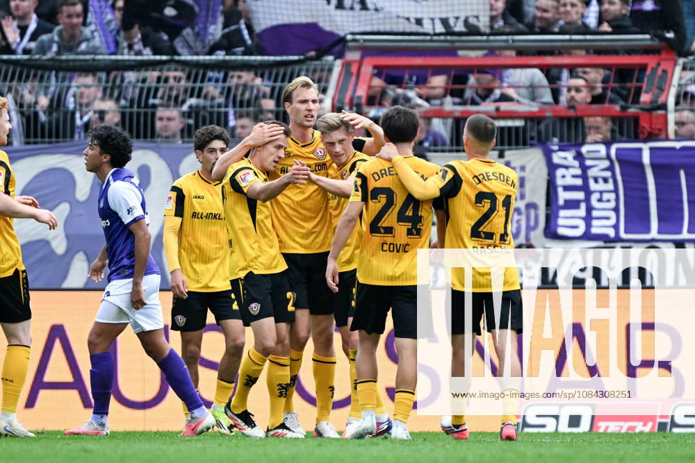 2. Bundesliga - 26 27 - VfL Osnabrück - Dynamo Dresden am 10.10.2026 an der Bremer Brücke in Osnabrück Jubel, Torjubel, Torschuetze, Torschütze Niklas Hauptmann (Dresden) jubelt nach seinem Tor zum 0:1 mit Vincent Vermeij (Dresden), Jonas Sterner (Dresden) und