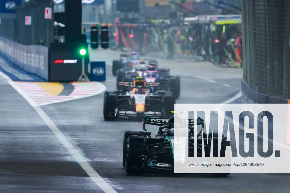 12 KIMI ANTONELLI Andrea (ita), Mercedes AMG F1 Team W17, action F1 GP 17 Singapore 2026 F1 GP 17 Singapore 2026 81 PIASTRI Oscar (aus), McLaren F1 Team MCL40, action F1 GP 17 Singapore 2026 Singapore