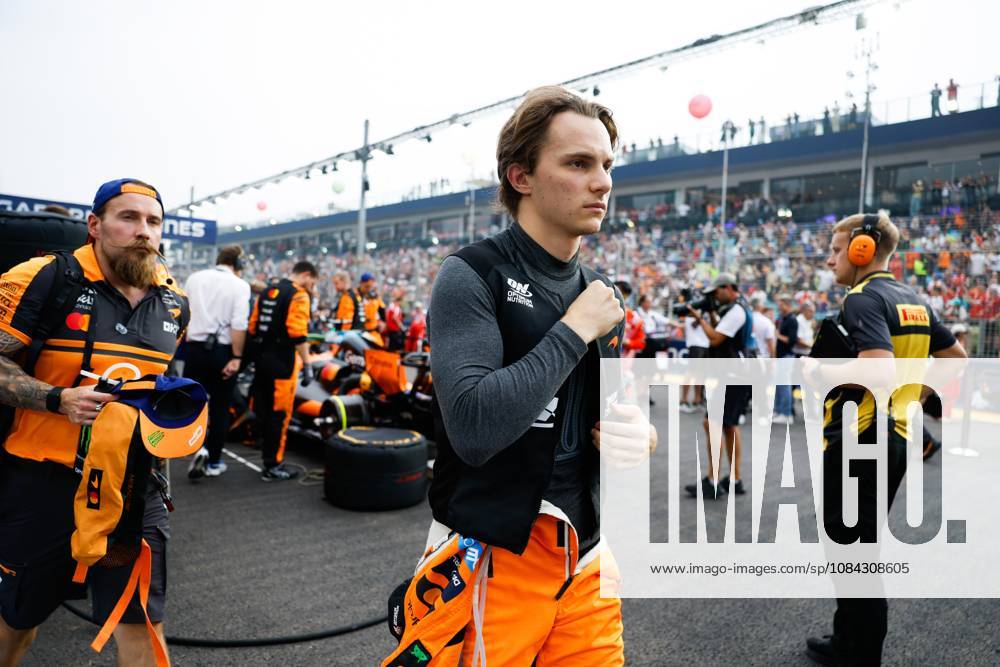 PIASTRI Oscar (aus), McLaren F1 Team MCL40, portrait F1 GP 17 Singapore 2026 F1 GP 17 Singapore 2026 81 PIASTRI Oscar (aus), McLaren F1 Team MCL40, action F1 GP 17 Singapore 2026 Singapore