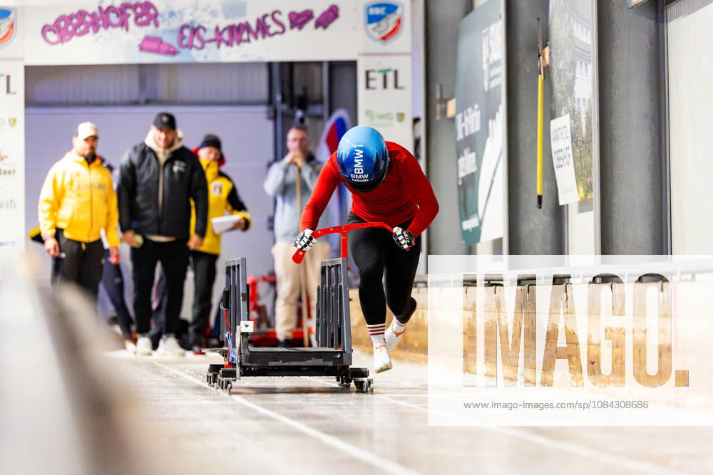 GER, Bob Bobsport, Saison 26 27, Frauen, Zentrale Leistungspruefung im Bobsport Anschubtest Traditionell haben sich die deutschen Piloten im Bobsport gemeinsam mit ihren Anschiebern in Oberhof zum Kräftemessen getroffen. 98559 Oberhof LOTTO Thüringen EISARENA Oberhof Trainingshalle Startanlage Thüringen Deutschland