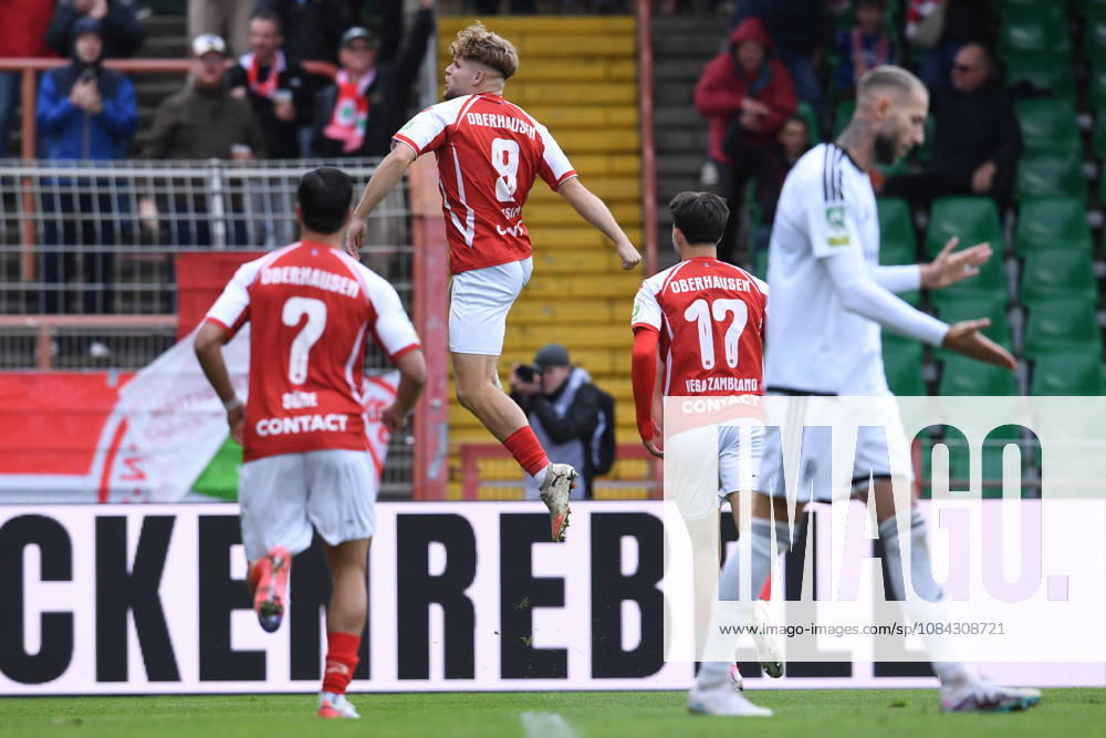 Fußball Regionalliga West 12. Spieltag Rot-Weiß Oberhausen - 1. FC Bocholt am 10.10.2026 im Stadion Niederrhein in Oberhausen Torjubel zum 1:0 durch Timur Mehmet Kesim ( Oberhausen )