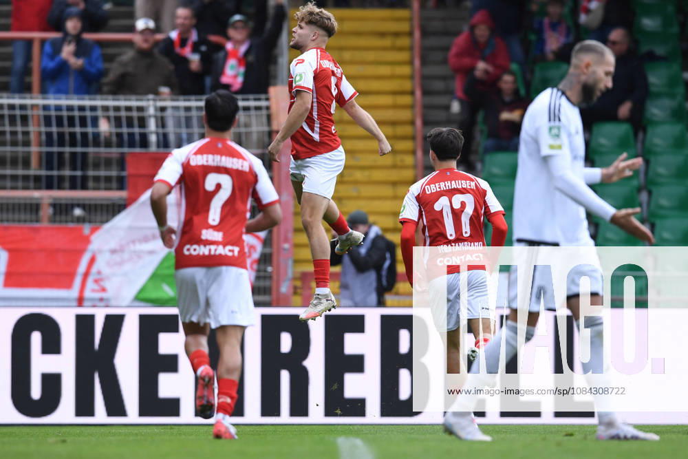 Fußball Regionalliga West 12. Spieltag Rot-Weiß Oberhausen - 1. FC Bocholt am 10.10.2026 im Stadion Niederrhein in Oberhausen Torjubel zum 1:0 durch Timur Mehmet Kesim ( Oberhausen )