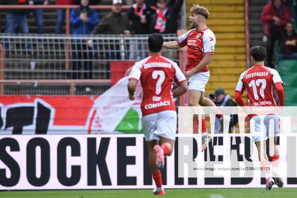 Fußball Regionalliga West 12. Spieltag Rot-Weiß Oberhausen - 1. FC Bocholt am 10.10.2026 im Stadion Niederrhein in Oberhausen Torjubel zum 1:0 durch Timur Mehmet Kesim ( Oberhausen )
