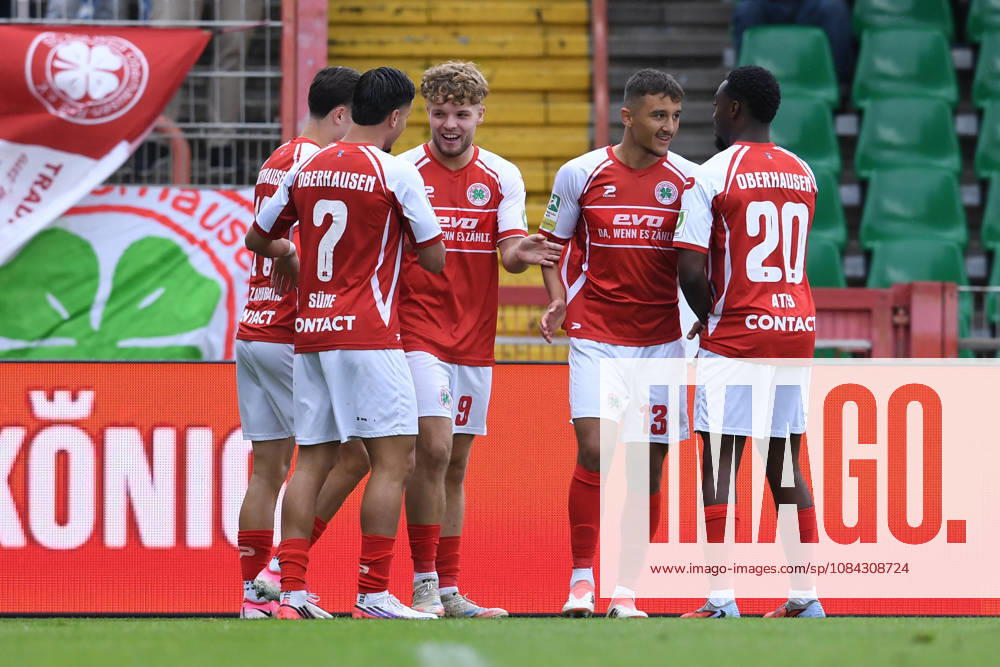 Fußball Regionalliga West 12. Spieltag Rot-Weiß Oberhausen - 1. FC Bocholt am 10.10.2026 im Stadion Niederrhein in Oberhausen Torjubel zum 1:0 durch Timur Mehmet Kesim ( Oberhausen )