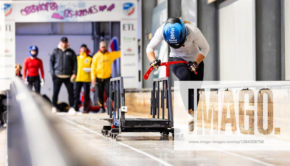 GER, Bob Bobsport, Saison 26 27, Frauen, Zentrale Leistungspruefung im Bobsport Anschubtest Im Bild Karolin Lindner Traditionell haben sich die deutschen Piloten im Bobsport gemeinsam mit ihren Anschiebern in Oberhof zum Kräftemessen getroffen. 98559 Oberhof LOTTO Thüringen EISARENA Oberhof Trainingshalle Startanlage Thüringen Deutschland