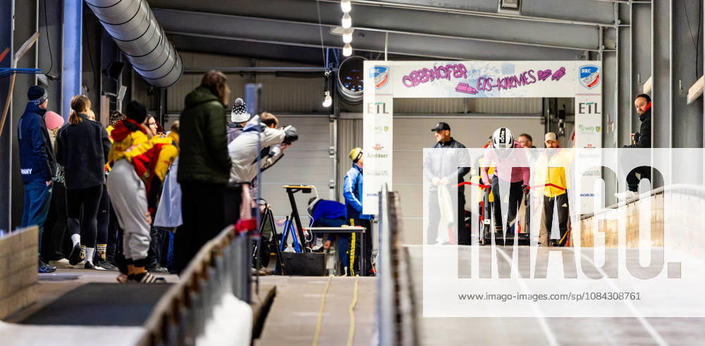 GER, Bob Bobsport, Saison 26 27, Frauen, Zentrale Leistungspruefung im Bobsport Anschubtest Traditionell haben sich die deutschen Piloten im Bobsport gemeinsam mit ihren Anschiebern in Oberhof zum Kräftemessen getroffen. 98559 Oberhof LOTTO Thüringen EISARENA Oberhof Trainingshalle Startanlage Thüringen Deutschland