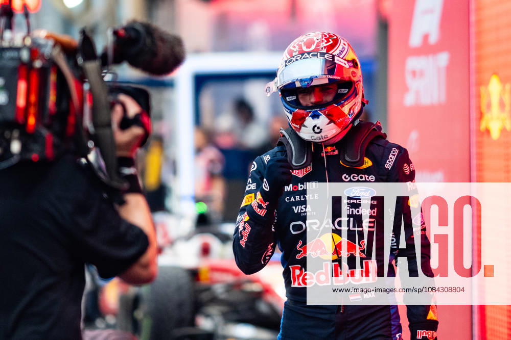 Formula 1 Singapore Airlines Singapore Grand Prix 2026 Levi Erb OVERTAKE MAXPPP - Singapore 10 10 2026 03 VERSTAPPEN Max (nld), Oracle Red Bull Racing, portrait Race winner at the Formula 1 Singapore Airlines Singapore Grand Prix 2026, the 16th round of the 2026 FIA Formula 1 World Championship, WM, Weltmeisterschaft at the Marina Bay Street Circuit in Singapore, from 08 to 11 October 2026 Singapore Marina Bay Street Circuit Singapore