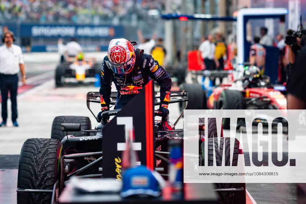 Formula 1 Singapore Airlines Singapore Grand Prix 2026 Levi Erb OVERTAKE MAXPPP - Singapore 10 10 2026 03 VERSTAPPEN Max (nld), Oracle Red Bull Racing, portrait Race winner at the Formula 1 Singapore Airlines Singapore Grand Prix 2026, the 16th round of the 2026 FIA Formula 1 World Championship, WM, Weltmeisterschaft at the Marina Bay Street Circuit in Singapore, from 08 to 11 October 2026 Singapore Marina Bay Street Circuit Singapore