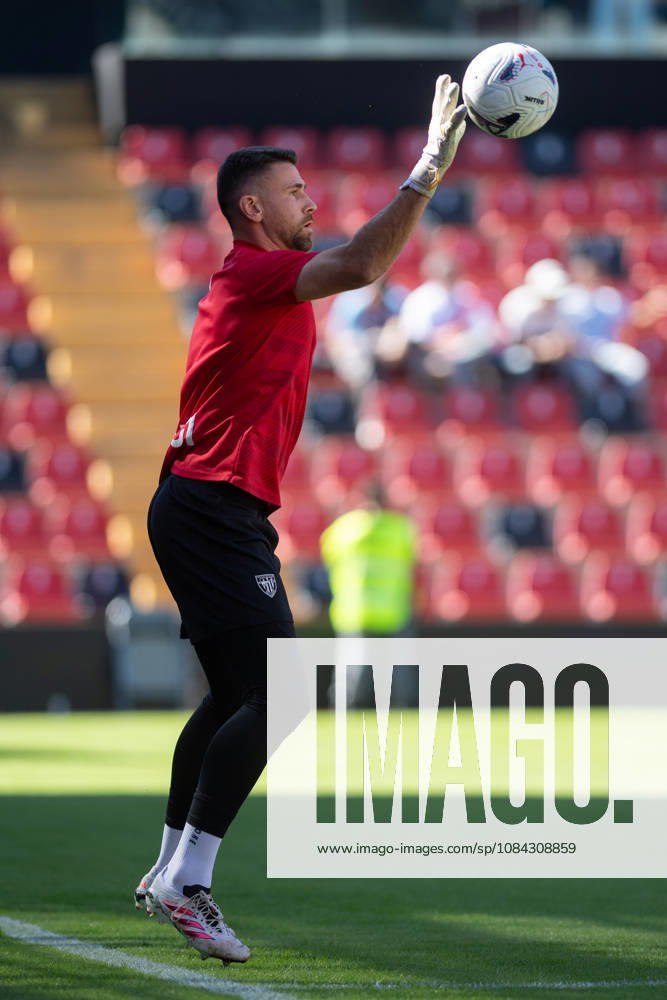 ESP: LaLiga EA Sports Rayo Vallecano v Athletic Club Unai Simon of Athletic warms up during LaLiga EA Sports between Rayo Vallecano v Athletic Club played at Vallecas Stadium in Madrid on October 10, 2026 in Spain Spain Futbol