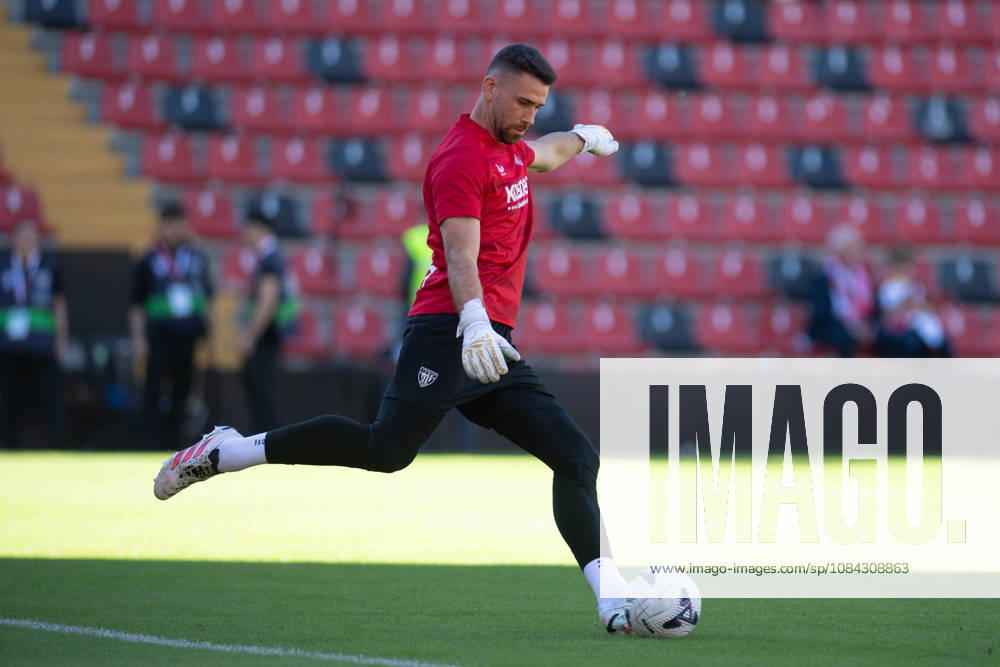 ESP: LaLiga EA Sports Rayo Vallecano v Athletic Club Unai Simon of Athletic warms up during LaLiga EA Sports between Rayo Vallecano v Athletic Club played at Vallecas Stadium in Madrid on October 10, 2026 in Spain Spain Futbol