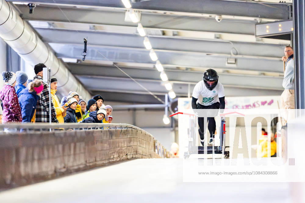 GER, Bob Bobsport, Saison 26 27, Maenner, Zentrale Leistungspruefung im Bobsport Anschubtest Traditionell haben sich die deutschen Piloten im Bobsport gemeinsam mit ihren Anschiebern in Oberhof zum Kräftemessen getroffen. 98559 Oberhof LOTTO Thüringen EISARENA Oberhof Trainingshalle Startanlage Thüringen Deutschland