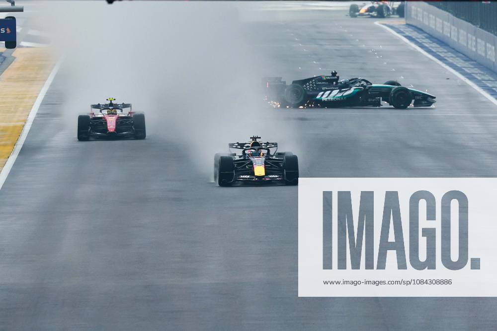 63 RUSSELL George (gbr), Mercedes AMG F1 Team W17, action F1 GP 17 Singapore 2026 F1 GP 17 Singapore 2026 81 PIASTRI Oscar (aus), McLaren F1 Team MCL40, action F1 GP 17 Singapore 2026 Singapore