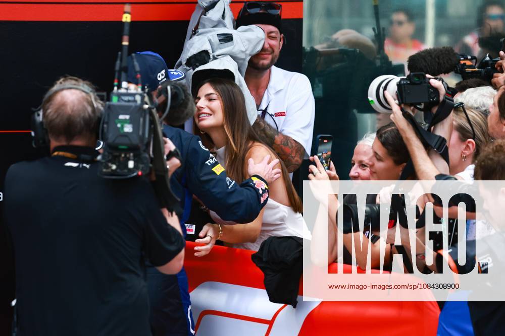 VERSTAPPEN Max (nld), Red Bull Racing Ford RB22, portrait Kelly F1 GP 17 Singapore 2026 F1 GP 17 Singapore 2026 81 PIASTRI Oscar (aus), McLaren F1 Team MCL40, action F1 GP 17 Singapore 2026 Singapore