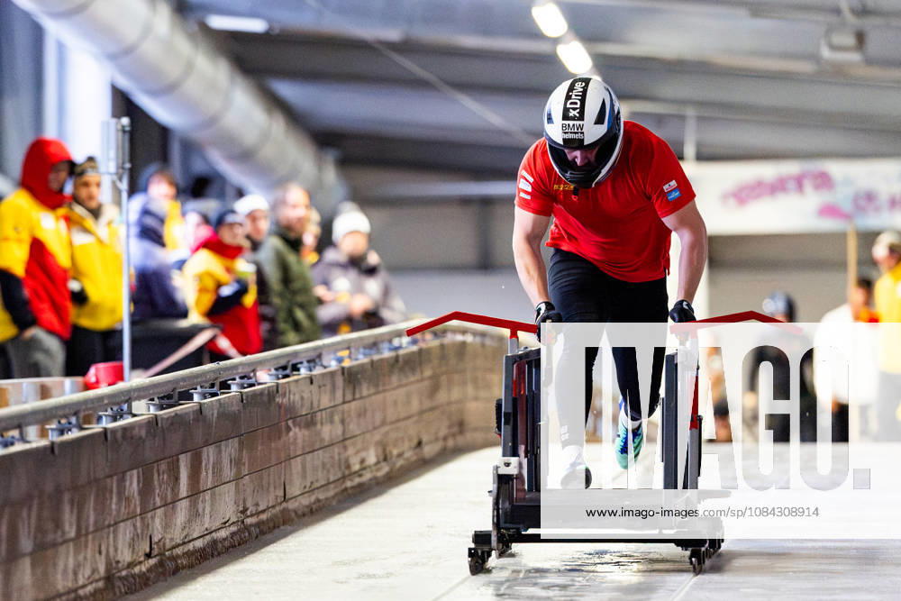 GER, Bob Bobsport, Saison 26 27, Maenner, Zentrale Leistungspruefung im Bobsport Anschubtest Traditionell haben sich die deutschen Piloten im Bobsport gemeinsam mit ihren Anschiebern in Oberhof zum Kräftemessen getroffen. 98559 Oberhof LOTTO Thüringen EISARENA Oberhof Trainingshalle Startanlage Thüringen Deutschland