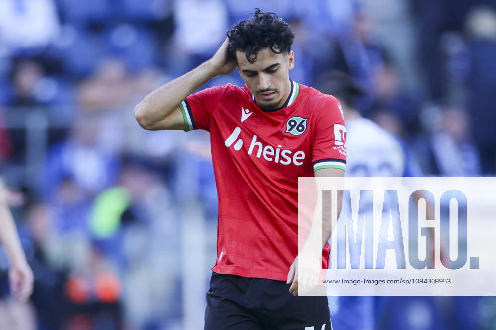 Husseyn Chakroun (Hannover 96) schaut enttaeuscht waehrend des spiels der 2. Bundesliga zwischen 1. FC Magdeburg und Hannover 96, Avnet Arena am 10. October 2026 in Magdeburg, Deutschland. (Foto von Marco Steinbrenner DeFodi Images) +++ Husseyn Chakroun (Hannover 96) looks dejected during the 2nd Bundesliga match between 1. FC Magdeburg and Hannover 96 at Avnet Arena on October 10, 2026 in Magdeburg, Germany. (Photo by Marco Steinbrenner DeFodi Images) DFB DFL REGULATIONS PROHIBIT ANY USE OF PHOTOGRAPHS AS IMAGE SEQUENCES AND OR QUASI-VIDEO. (Photo by Marco Steinbrenner DeFodi Images) -