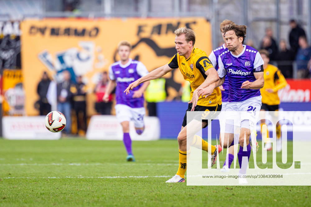 (L-R) Vincent Vermeij (SG Dynamo Dresden, 09) im Zweikampf mit Jannik Mueller (VfL Osnabrueck, 24) GER, VfL Osnabrueck vs. SG Dynamo Dresden, Fussball, 2. Bundesliga, 7. Spieltag, Spielzeit 2026 2027, 10.10.2026 DFL Regulations prohibit any use of photographers as image sequences and or quasi-video. GER, VfL Osnabrueck vs. SG Dynamo Dresden, Fussball, 2. Bundesliga, 7. Spieltag, Spielzeit 2026 2027, 10.10.2026 Osnabrueck