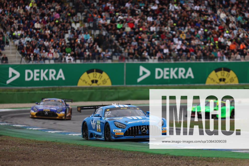 Hockenheim, Deutschland 09.- 11. Oktober 2026: DTM - 2026 - Saisonfinale - Hockenheimring - Samstag Rennen 1 Im Bild: Lucas Auer (AUT 22) hebt das Bein vor Maro Engel (GER 80) und Ricardo Feller (SUI 90) Hockenheimring Baden Württemberg