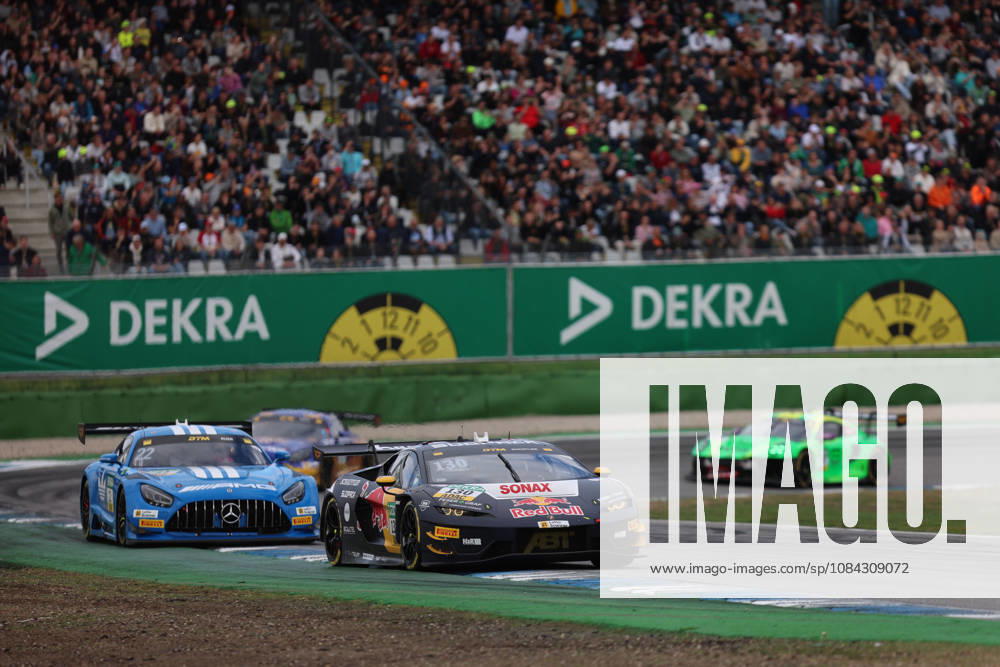 Hockenheim, Deutschland 09.- 11. Oktober 2026: DTM - 2026 - Saisonfinale - Hockenheimring - Samstag Rennen 1 Im Bild: Luca Engstler (GER 130) vor Lucas Auer (AUT 22) Hockenheimring Baden Württemberg
