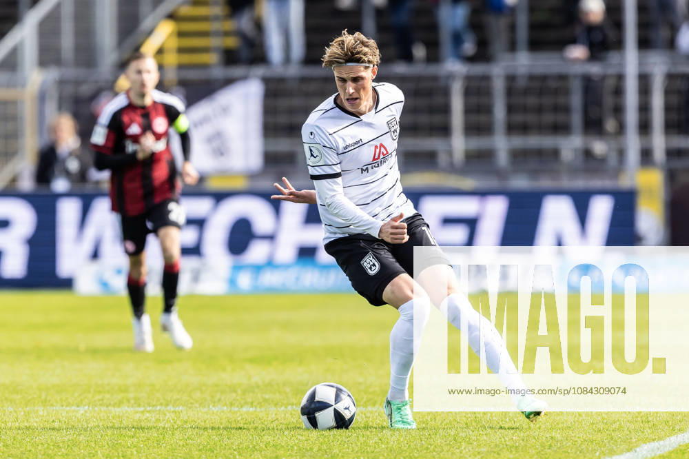 SSV Ulm 1846 Fußball vs. Eintracht Frankfurt II, Fussball, Regionalliga Südwest, 11. Spieltag, Donaustadion Ulm 10.10.26 Oliver Wähling (SSV Ulm 1846 Fußball, 10) SSV Ulm 1846 Fußball vs. Eintracht Frankfurt II, Fussball, Regionalliga Südwest, 11. Spieltag, Donaustadion Ulm 10.10.26 Foto: Lucca Fundel Ulm Donaustadion Baden-Württemberg Deutschland