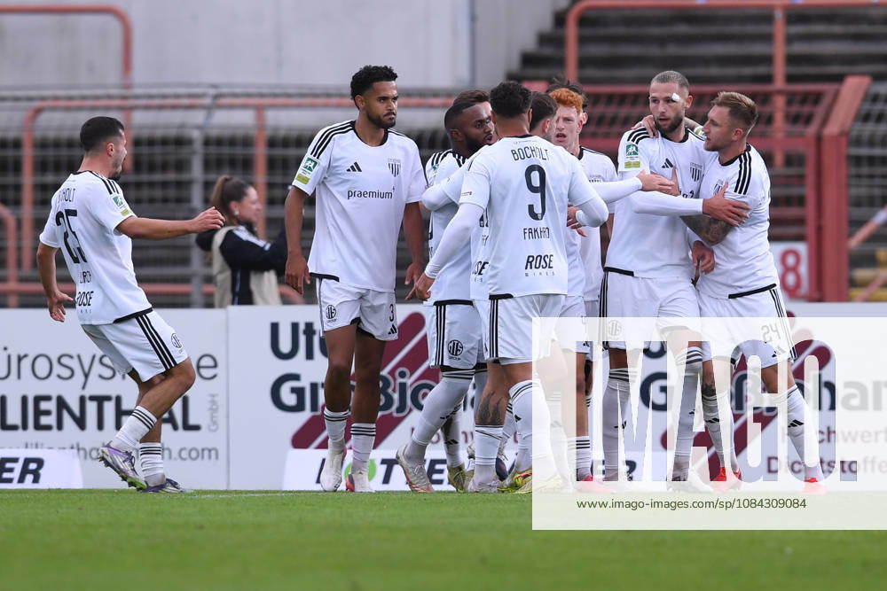 Fußball Regionalliga West 12. Spieltag Rot-Weiß Oberhausen - 1. FC Bocholt am 10.10.2026 im Stadion Niederrhein in Oberhausen Torjubel zum 1:1 durch Dominik Lanius ( Bocholt )