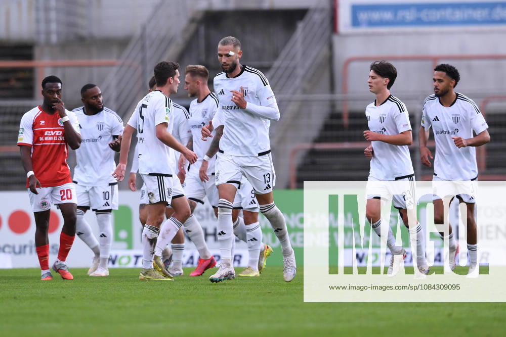 Fußball Regionalliga West 12. Spieltag Rot-Weiß Oberhausen - 1. FC Bocholt am 10.10.2026 im Stadion Niederrhein in Oberhausen Torjubel zum 1:1 durch Dominik Lanius ( Bocholt )
