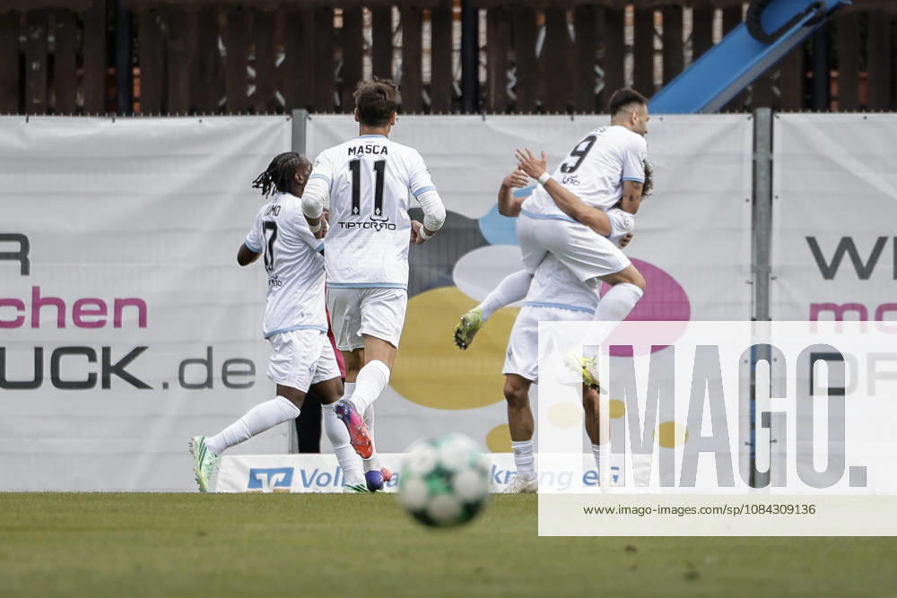 Fussball 3.Liga, SG Sonnenhof Grossaspach - SV Waldhof Mannheim v.l. jubel über das 1:1 durch Lovis Bierschenk (SV Waldhof Mannheim, 7)