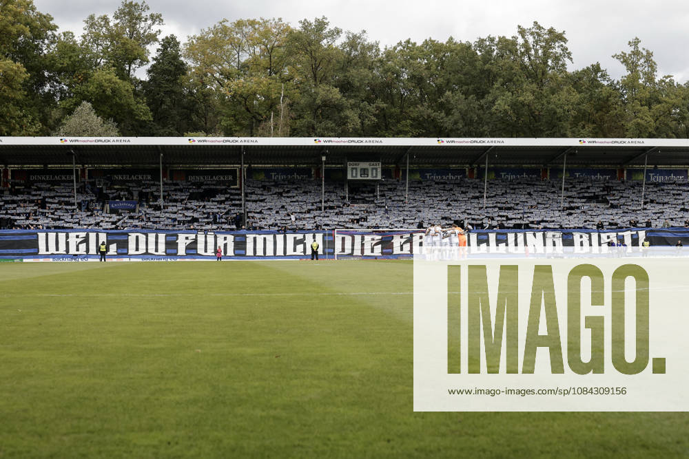 Fussball 3.Liga, SG Sonnenhof Grossaspach - SV Waldhof Mannheim v.l. Choreografie der Gästefans aus Mannheim