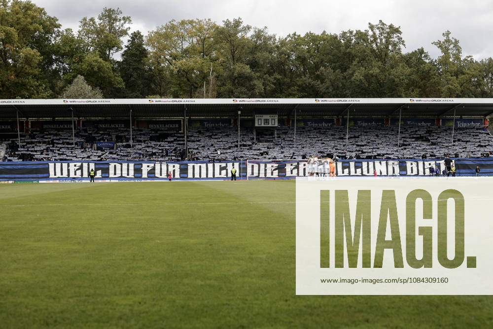 Fussball 3.Liga, SG Sonnenhof Grossaspach - SV Waldhof Mannheim v.l. Choreografie der Gästefans aus Mannheim