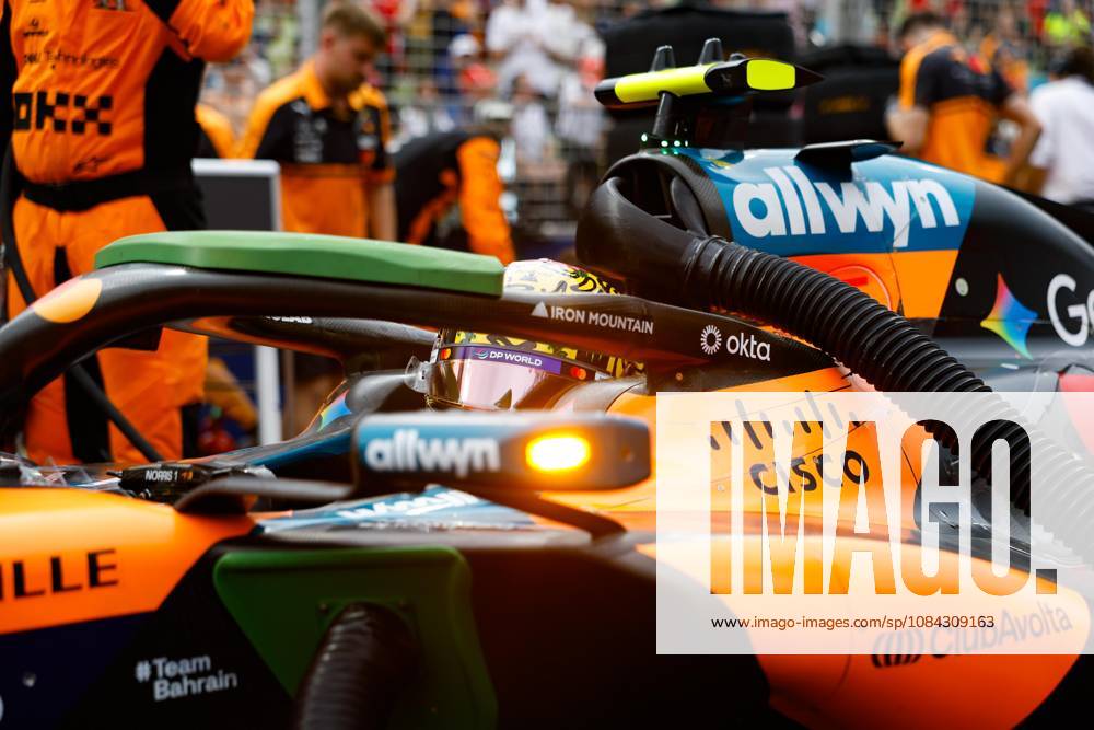 NORRIS Lando (gbr), McLaren F1 Team MCL40, portrait F1 GP 17 Singapore 2026 NORRIS Lando (gbr), McLaren F1 Team MCL40, portrait F1 GP 17 Singapore 2026 F1 GP 17 Singapore 2026 81 PIASTRI Oscar (aus), McLaren F1 Team MCL40, action F1 GP 17 Singapore 2026 Singapore