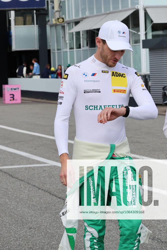 Hockenheim, Deutschland 09.- 11. Oktober 2026: DTM - 2026 - Saisonfinale - Hockenheimring - Samstag Rennen 1 Im Bild: Marco Wittmann (GER 11) schaut auf die Uhr Hockenheimring Baden Württemberg