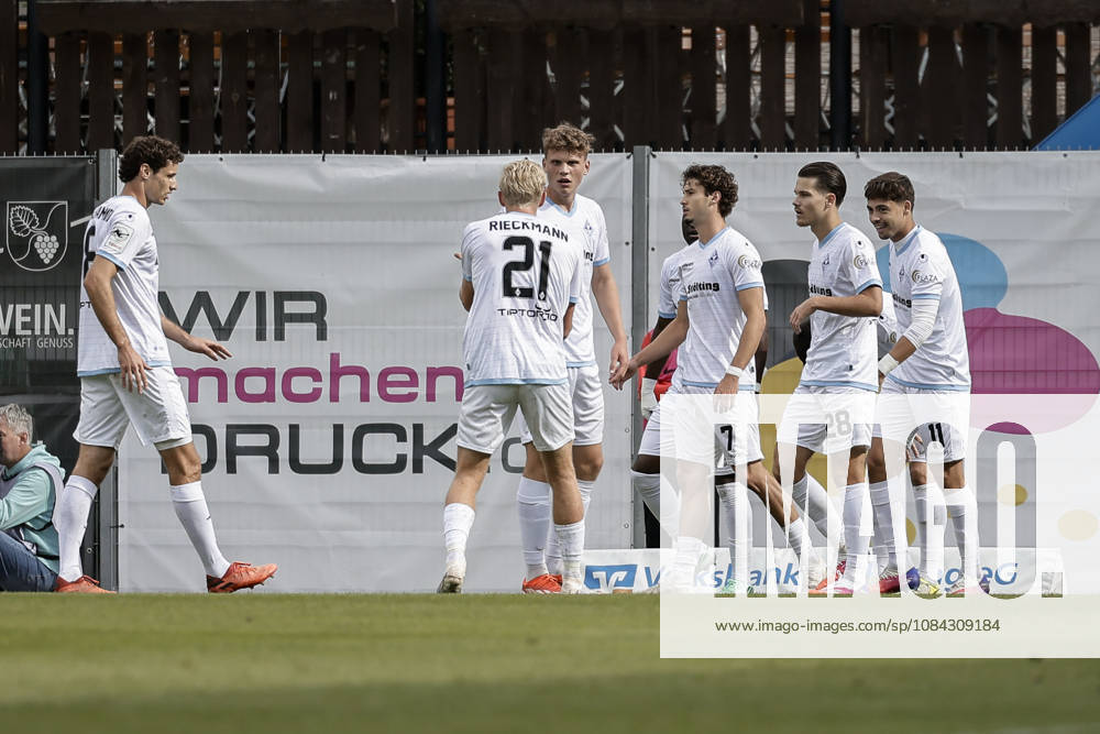 Fussball 3.Liga, SG Sonnenhof Grossaspach - SV Waldhof Mannheim v.l. jubel über das 1:1 durch Lovis Bierschenk (SV Waldhof Mannheim, 7)