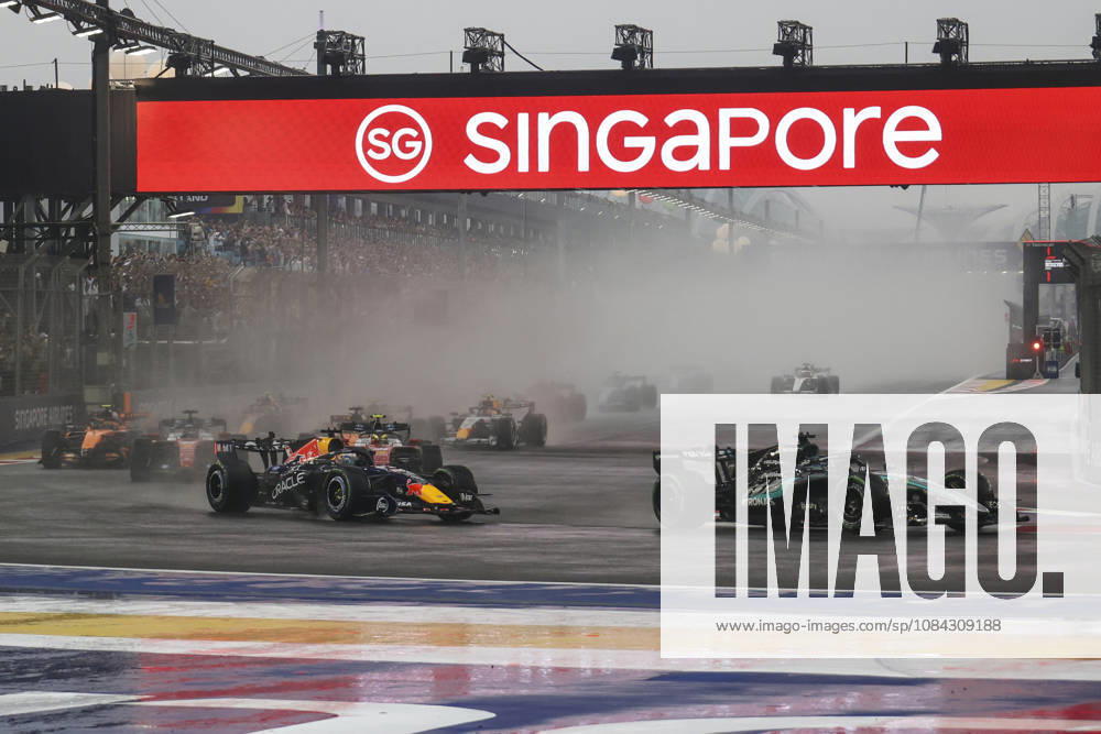 Formula 1 Singapore Airlines Singapore Grand Prix 2026 George Russell (GBR), Mercedes-AMG PETRONAS Formula One Team , W17, Car 63 takes a lead at the start of the sprint race during Formula 1 Singapore Airlines Singapore Grand Prix 2026 on October 10., 2026 in Marina Bay Street Circuit, Singapore, Zsombor Toth Singapore Marina Bay Street Circuit Singapore Singapore