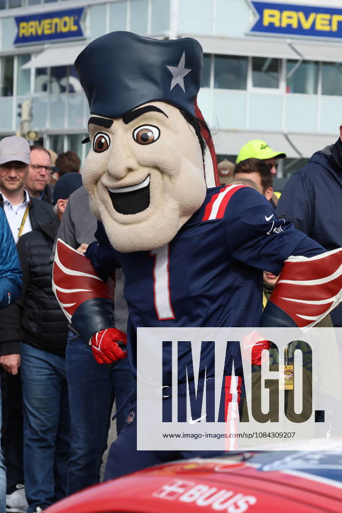 Hockenheim, Deutschland 09.- 11. Oktober 2026: DTM - 2026 - Saisonfinale - Hockenheimring - Samstag Rennen 1 Im Bild: New England Patriots Maskottchen im Grid Hockenheimring Baden Württemberg