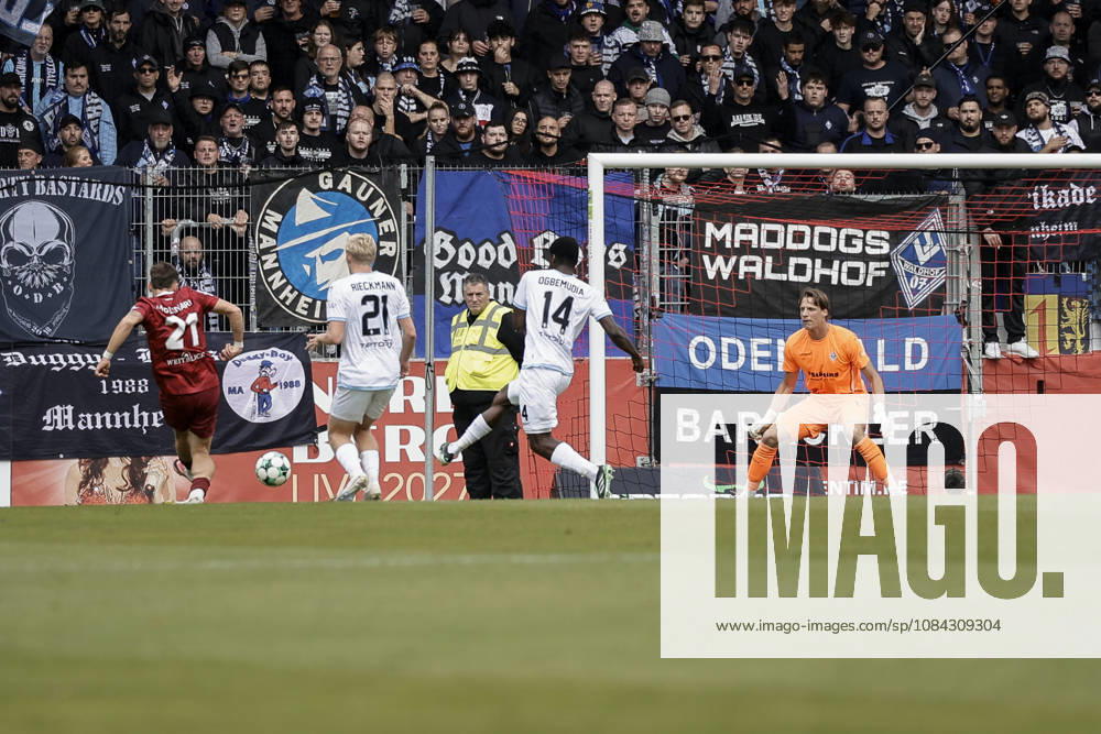 Fussball 3.Liga, SG Sonnenhof Grossaspach - SV Waldhof Mannheim v.l. das 1:0 durch Luca Molinari (SG Sonnenhof Großaspach, 21)