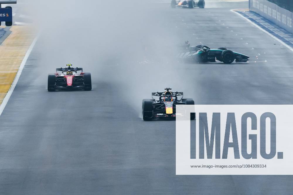63 RUSSELL George (gbr), Mercedes AMG F1 Team W17, action F1 GP 17 Singapore 2026 F1 GP 17 Singapore 2026 81 PIASTRI Oscar (aus), McLaren F1 Team MCL40, action F1 GP 17 Singapore 2026 Singapore