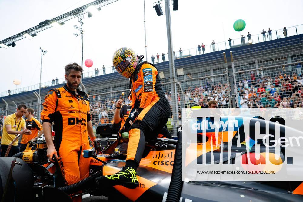 NORRIS Lando (gbr), McLaren F1 Team MCL40, portrait F1 GP 17 Singapore 2026 NORRIS Lando (gbr), McLaren F1 Team MCL40, portrait F1 GP 17 Singapore 2026 F1 GP 17 Singapore 2026 81 PIASTRI Oscar (aus), McLaren F1 Team MCL40, action F1 GP 17 Singapore 2026 Singapore