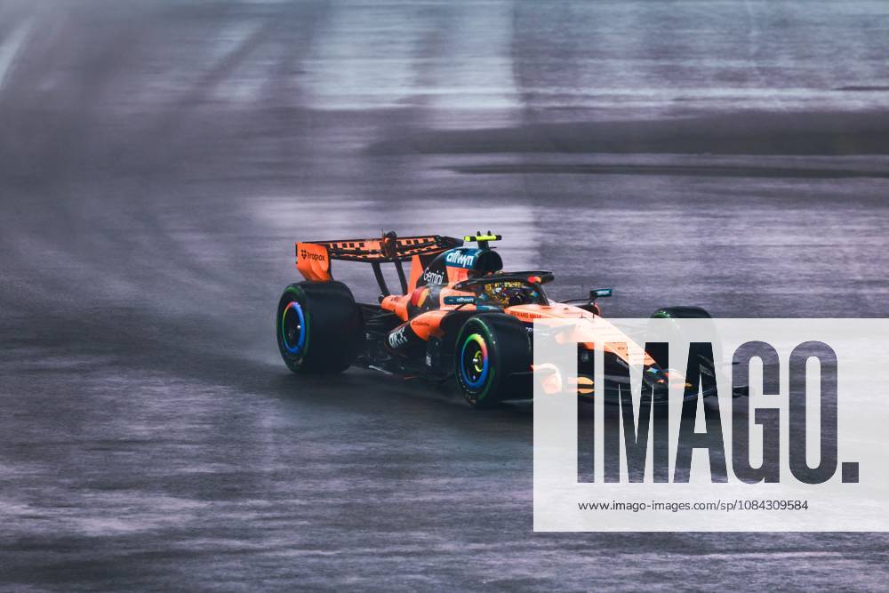 01 NORRIS Lando (gbr), McLaren F1 Team MCL40, action F1 GP 17 Singapore 2026 F1 GP 17 Singapore 2026 81 PIASTRI Oscar (aus), McLaren F1 Team MCL40, action F1 GP 17 Singapore 2026 Singapore