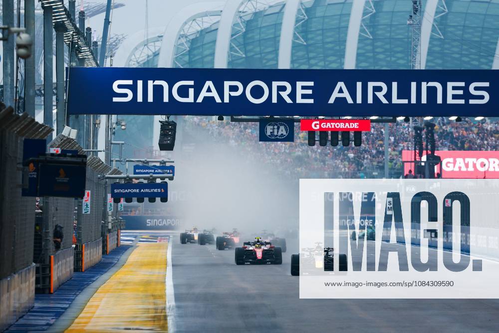 03 VERSTAPPEN Max (nld), Red Bull Racing Ford RB22, action F1 GP 17 Singapore 2026 F1 GP 17 Singapore 2026 81 PIASTRI Oscar (aus), McLaren F1 Team MCL40, action F1 GP 17 Singapore 2026 Singapore