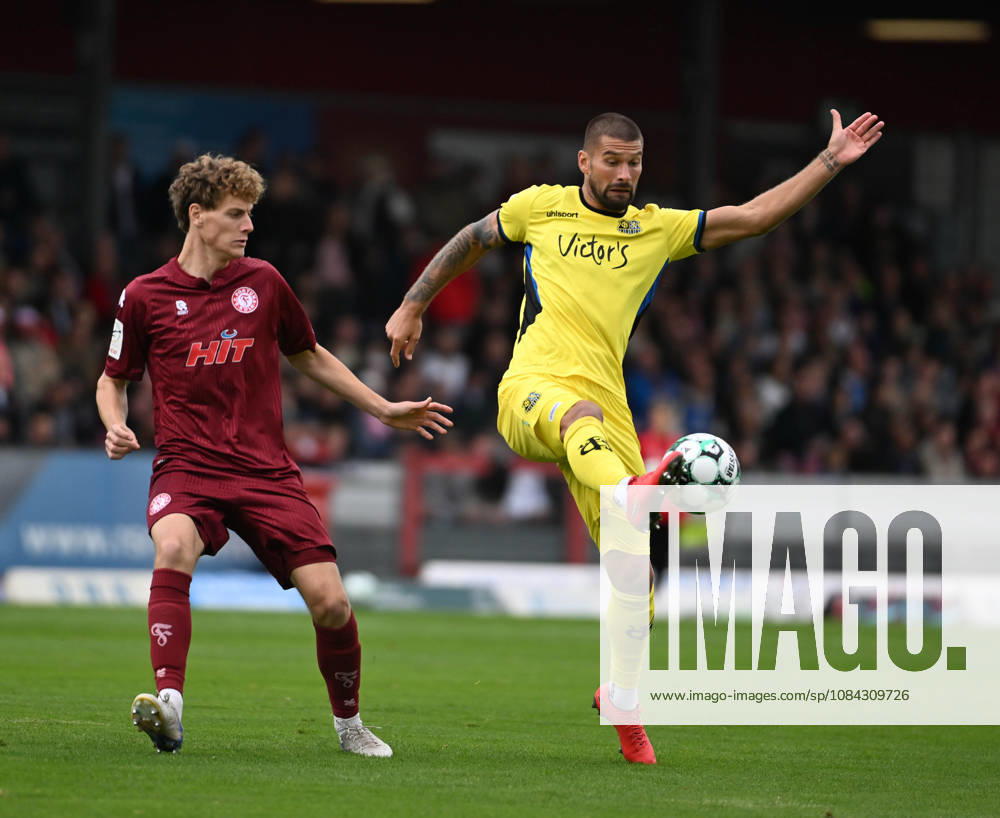 Fussball 3.Liga, Fortuna Koeln - Saarbrücken. Seymour Fünger ( SC Fortuna Köln ) , links und Kai Brinker ( Saarbrücken ), rechts Koeln