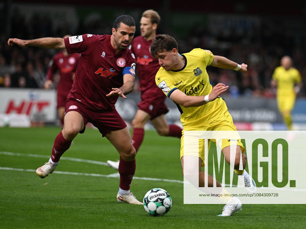 Fussball 3.Liga, Fortuna Koeln - Saarbrücken. David Haider Kamm Al-Azzawe ( SC Fortuna Köln ) , links und Alexander Staff , rechts ( Saarbrücken ) Koeln
