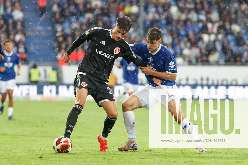 2026.10.10 Fussball 2.Bundesliga SV Darmstadt 98 - Energie Cottbus v.l., Justin Butler (Energie Cottbus), Noah Raphael Weisshaupt (SV Darmstadt 98) battles for the Ball