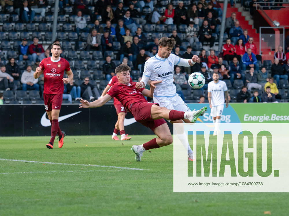Zweikampf Antonis Aidonis (SG Sonnenhof Grossaspach, 15) gegen Masca (SV Waldhof Mannheim, 11), Laufduell Sprintduell Ballbesitz GER, Fussball, SG Sonnenhof Grossaspach vs. SV Waldhof Mannheim, 3. Liga, 8. Spieltag, Aspach, Saison 2026 2027, 10.10.2026 GER, Fussball, SG Sonnenhof Grossaspach vs. SV Waldhof Mannheim, 3. Liga, 8. Spieltag, Aspach, Saison 2026 2027, 10.10.2026 Aspach