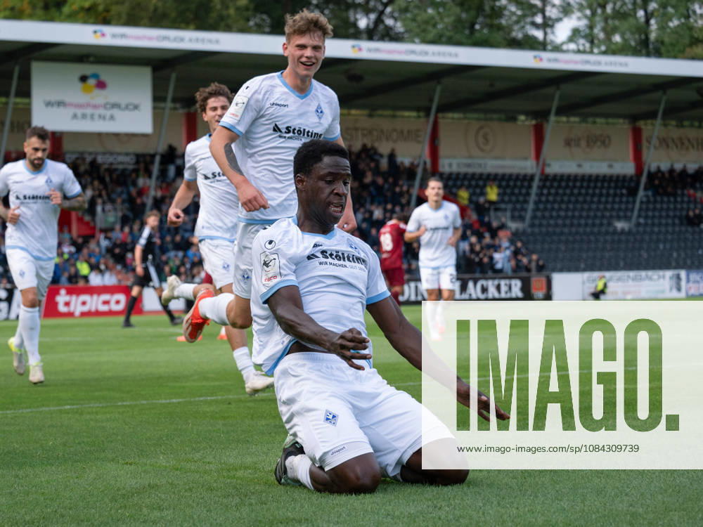 TOR zum 1:2 durch Oluwaseun Ogbemudia (SV Waldhof Mannheim, 14) in der Mitte, Jubel Freude Emotion Teamjubel Gestik Geste GER, Fussball, SG Sonnenhof Grossaspach vs. SV Waldhof Mannheim, 3. Liga, 8. Spieltag, Aspach, Saison 2026 2027, 10.10.2026 GER, Fussball, SG Sonnenhof Grossaspach vs. SV Waldhof Mannheim, 3. Liga, 8. Spieltag, Aspach, Saison 2026 2027, 10.10.2026 Aspach